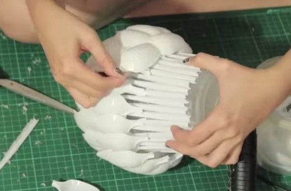 diy lamp from plastic spoons