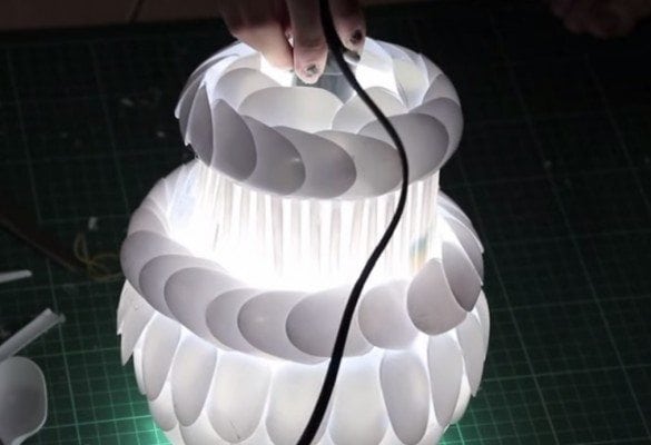 diy lamp from plastic spoons