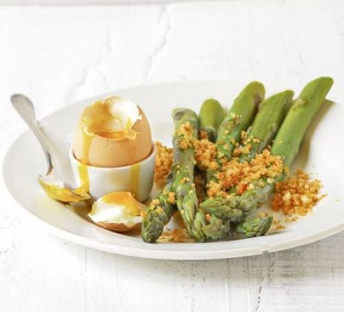 How to Eat Healthy For Less Than $400 a Month - eggs with asparagus