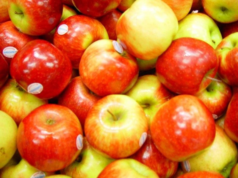 How to Eat Healthy For Less Than $400 a Month - apples