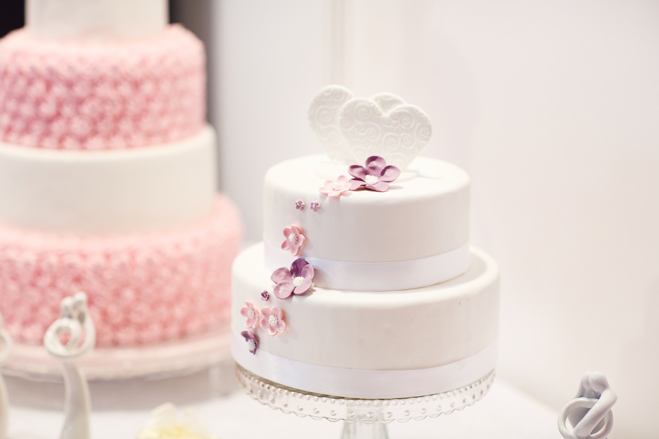 Put a personal touch to wedding cake by making your own.