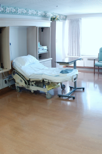 image of an empty delivery room